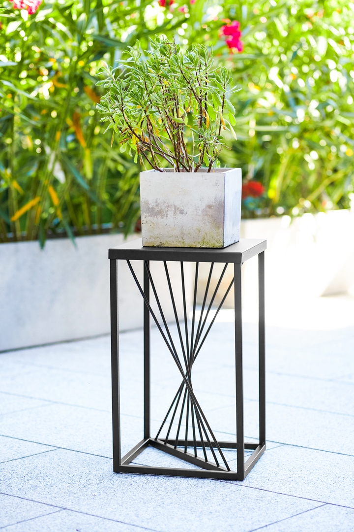 River plant stand 40 - interior arrangement