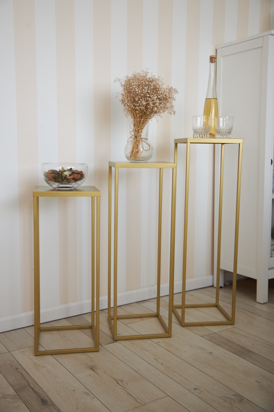 Multi-purpose stand with shelf 80 - interior arrangement