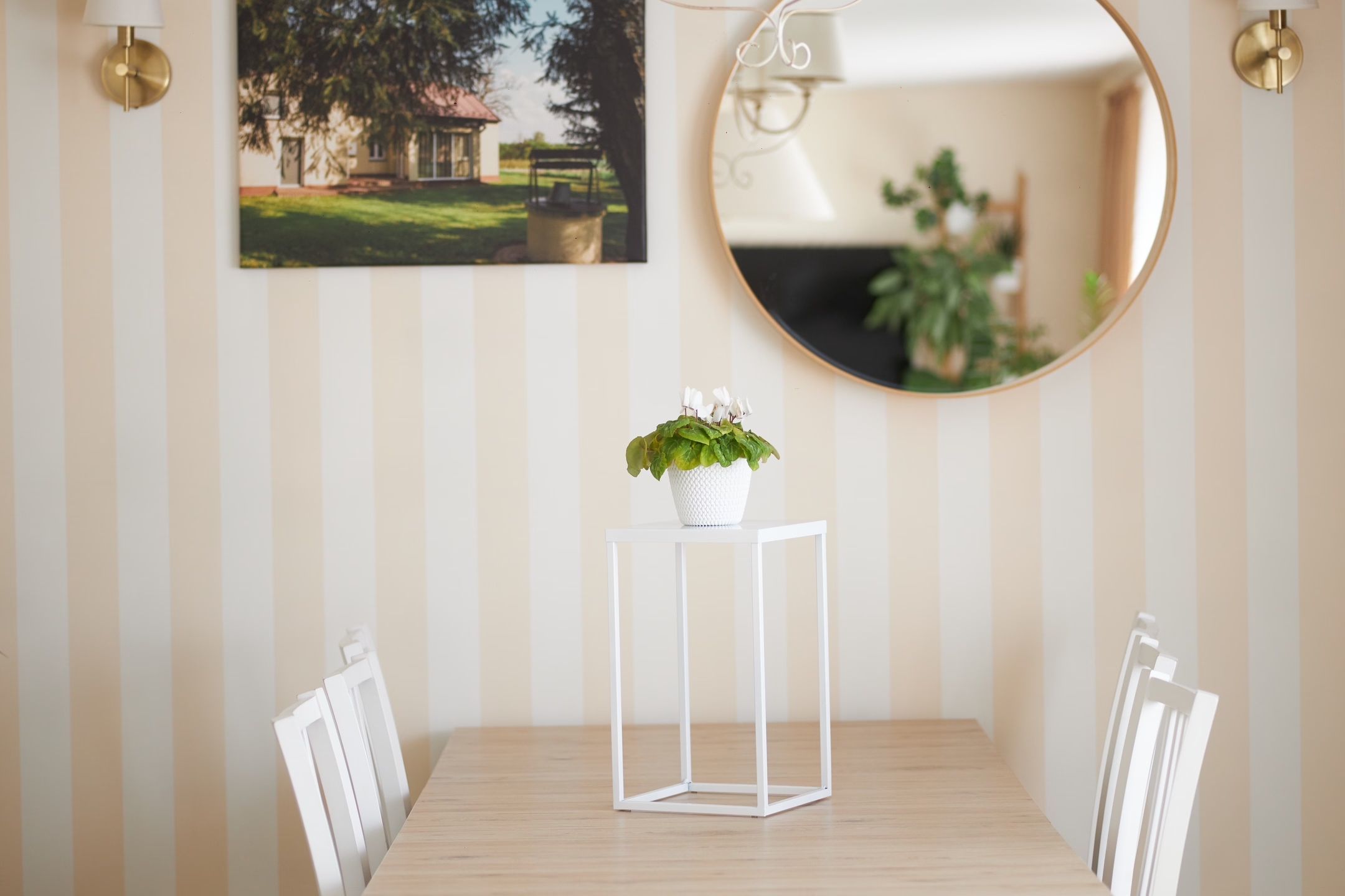 Plant stand with shelf 40 - interior arrangement