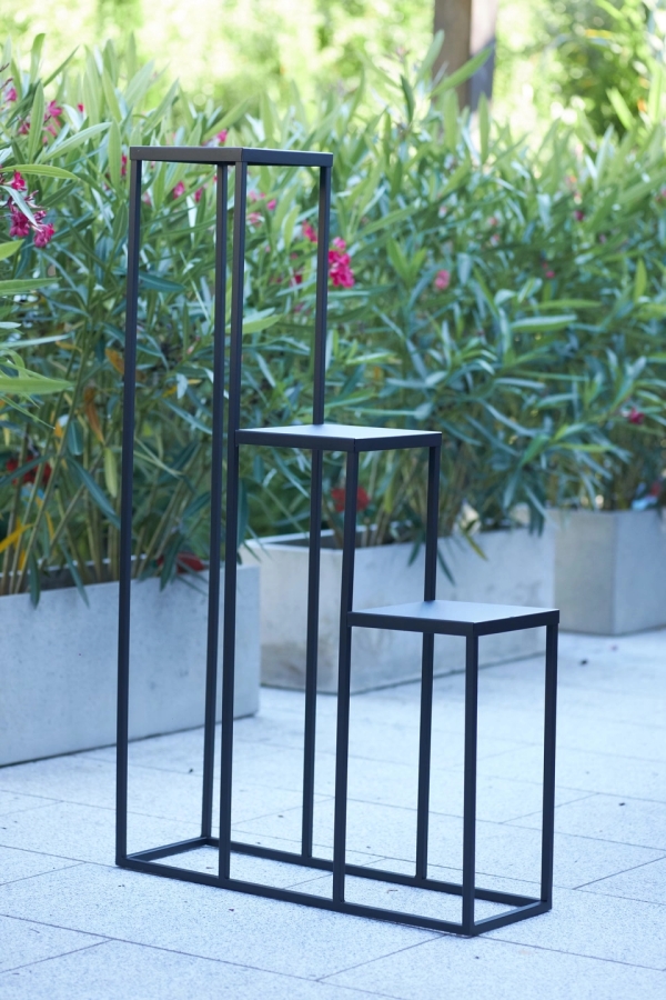 Simple step plant stand - interior arrangement