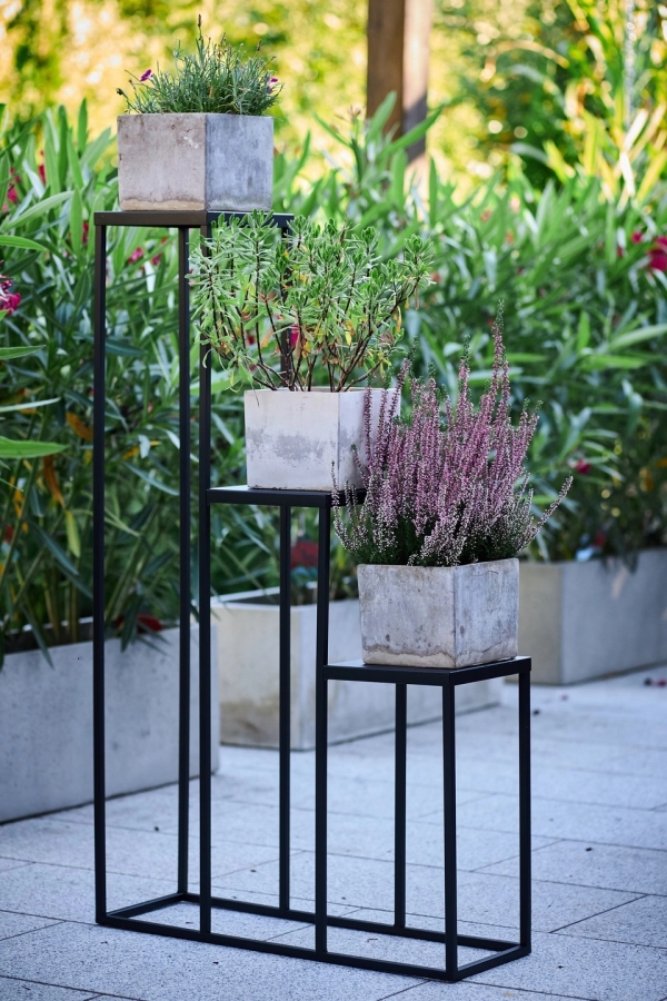 Simple step plant stand