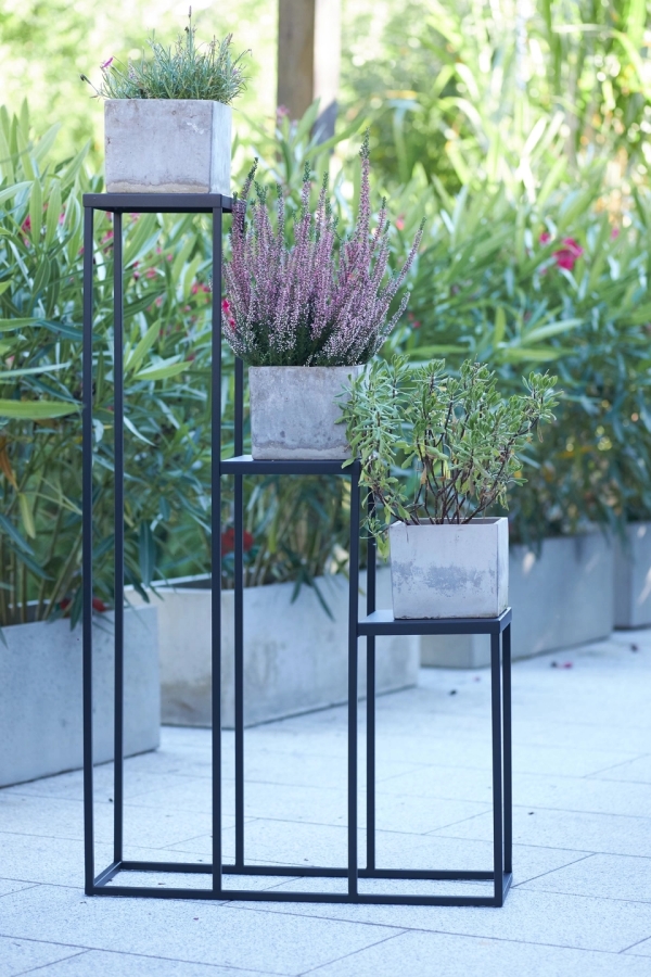 Simple step plant stand