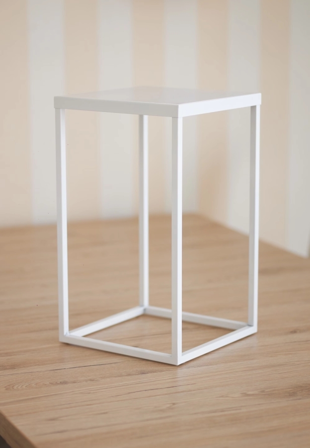 Plant stand with shelf 40 - interior arrangement